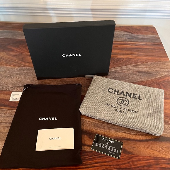 Chanel Clutch/Pouch - Picture 1 of 3